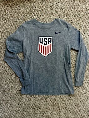 Nike USA Soccer USMNT Boys Medium Gray Long Sleeve Logo T-Shirt
